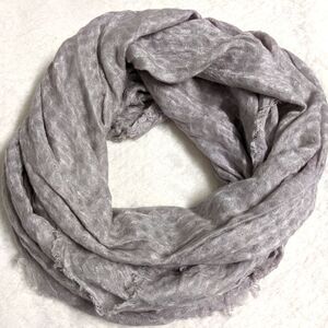 NWOT Collection Eighteen Silvery Grey Lightweight Infinity Scarf